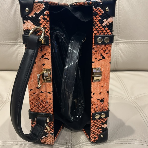 Purse - Picture 2 of 3